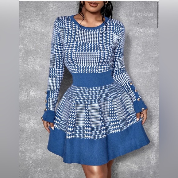 Dresses & Skirts - Blue houndstooth print dress size small